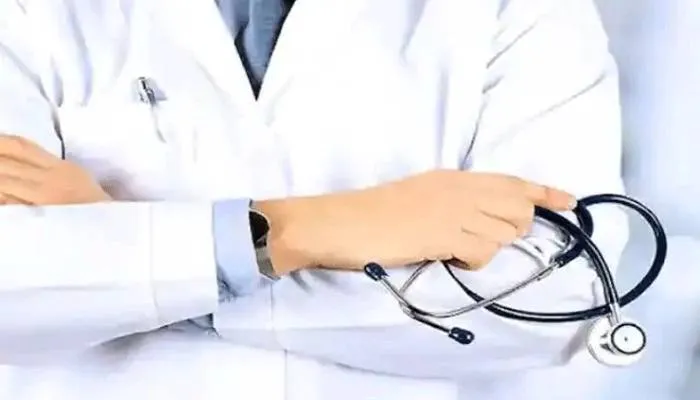 सीतापुर: जिंदा नवजात शिशु को डॉक्टर ने बताया मृत, जानें फिर क्या हुआ?