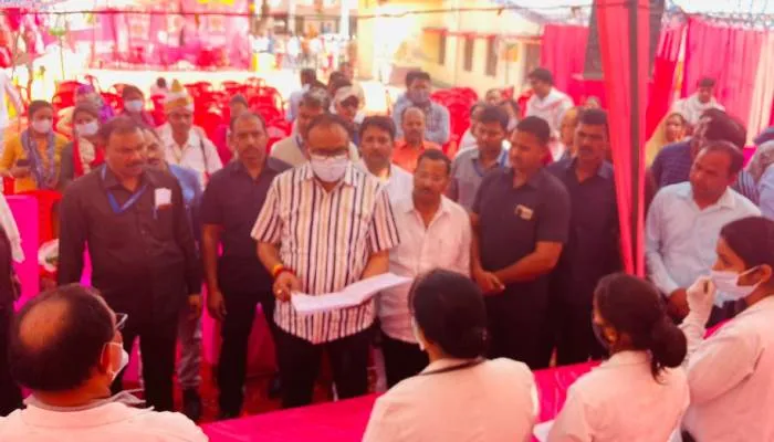 बाराबंकी: निंदूरा स्वास्थ्य मेले का उप मुख्यमंत्री ब्रजेश पाठक ने किया औचक निरीक्षण