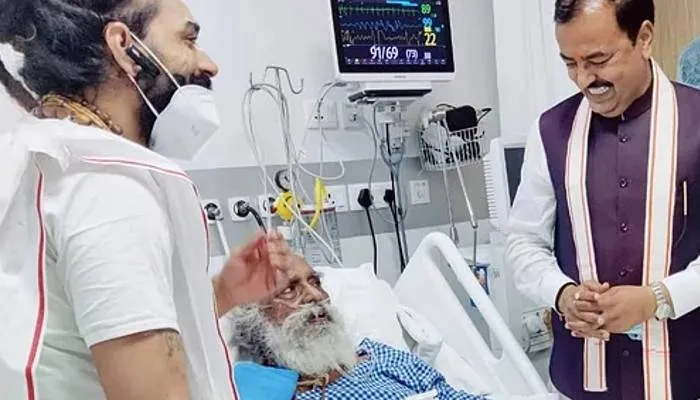 मेदांता अस्पताल पहुंचे केशव प्रसाद मौर्य, महंत नृत्य गोपाल दास के स्वास्थ्य की ली जानकारी