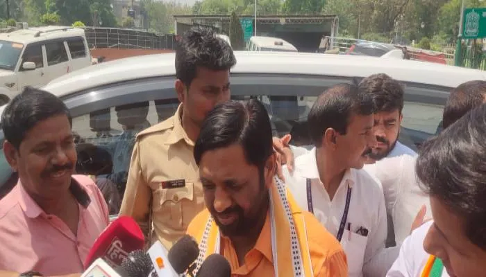 केंद्रीय राज्य मंत्री कौशल किशोर ने सपा मुखिया पर साधा निशाना, कहा- झूठ बोलते हैं अखिलेश