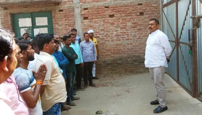 बाराबंकी: राशन वितरण में सुधार के लिए अधिकारियों ने शुरू की कोटेदारों के साथ बैठक