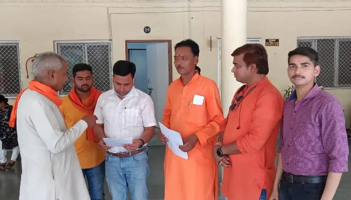 बाराबंकी: भेड़हा नाले पर अवैध निर्माण के विरोध में शिवसेना ने किया प्रदर्शन, अतिरिक्त मजिस्ट्रेट को सौंपा ज्ञापन