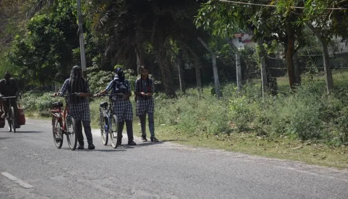 अयोध्या: अप्रैल माह में गर्मी के रौद्र रूप से मचा हाहाकार, स्कूलों का समय घटाने की उठी मांग