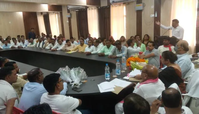 बाराबंकी: सपा विधायक का छलका दर्द, कहा- इस्तीफा ले लें, लेकिन समर्थकों को परेशान न करें