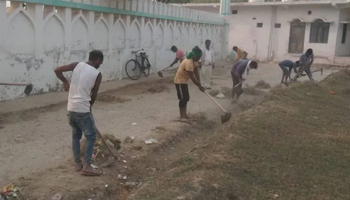 रायबरेली: चेयरमैन की सख्ती पर चला अभियान, ईद से पहले चमकी नगर की गलियां