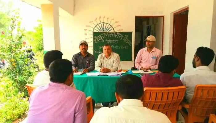 बहराइच: बच्चों को स्कूल लाकर नए नामांकन पर जोर दें शिक्षक