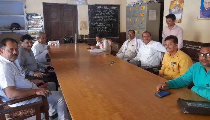 अयोध्या: शिक्षक संघ के पदाधिकारियों ने किया मूल्यांकन केंद्रों का दौरा, समस्याओं पर जताई चिंता