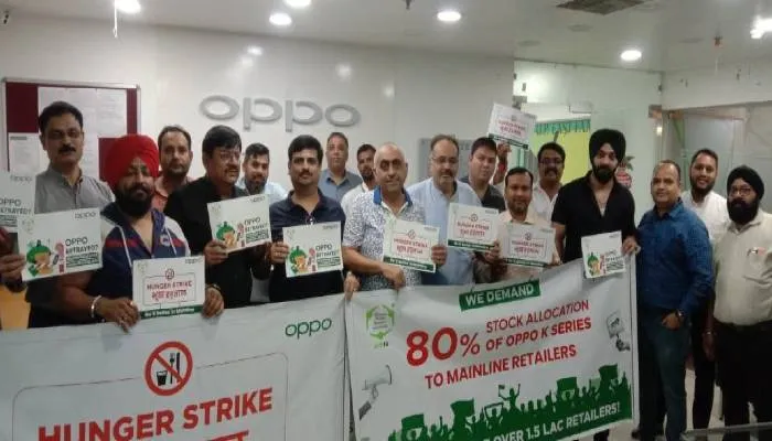 चीनी मोबाइल कंपनी Oppo के खिलाफ व्यापारियों ने खोला मोर्चा, लगाया वादा खिलाफी का आरोप