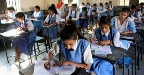 आज यूपी के 24 जिलों में होगी अंग्रेजी की परीक्षा, पेपर लीक  होने के चलते कैंसिल हुआ था एग्जाम