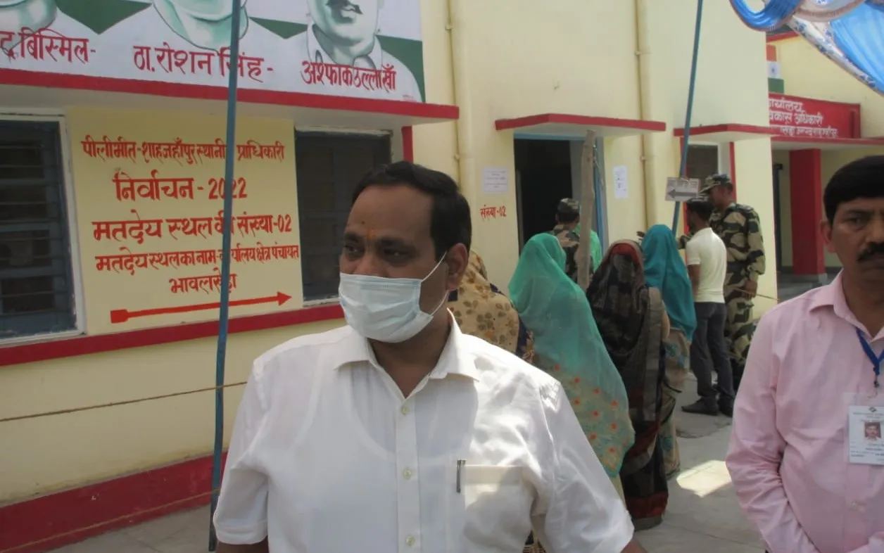 शाहजहांपुर: छिटपुट विवाद के साथ दोपहर 12 बजे तक 58.05 फीसदी मतदान