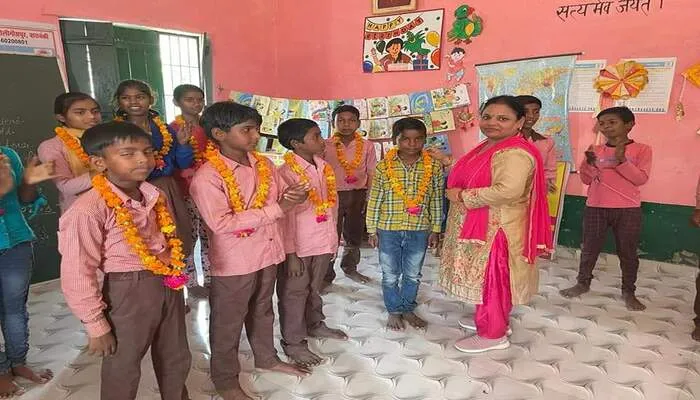 बाराबंकी: परीक्षाफल वितरण के साथ आयोजित हुआ विदाई सम्मान समारोह