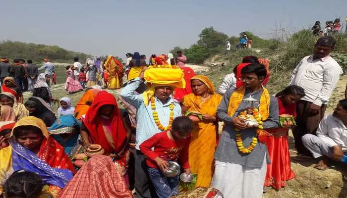 बाराबंकी: भव्य कलश यात्रा के साथ प्रारंभ हुई श्रीमद् भागवत कथा