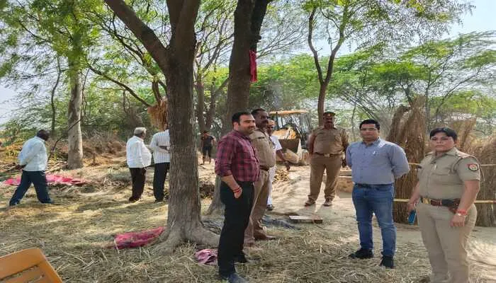बाराबंकी: अवैध अतिक्रमण पर चला बुलडोजर, हुई कार्यवाही