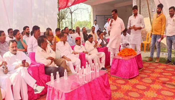 बहराइच: बिना किसी भय के MLC चुनाव में मतदान करें सदस्य, सपा की बैठक में शामिल हुए पूर्व कैबिनेट मंत्री