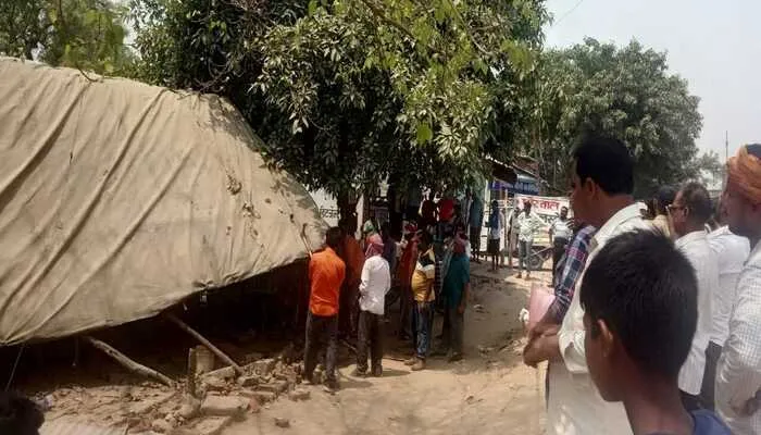 बहराइच: शिकायत पर हुई कार्रवाई,रेलवे की जमीन से अधिकारियों ने हटाया अवैध कब्जा
