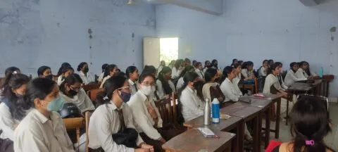 हल्द्वानी: महिला महाविद्यालय की छात्राओं ने Extempore competition में बेबाकी से रखे विचार