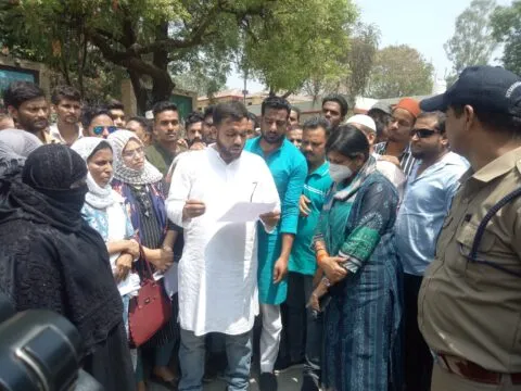 हल्द्वानी: आशियाना बचाने को सैंकड़ों परिवारों ने किया डीएम दफ्तर कूच