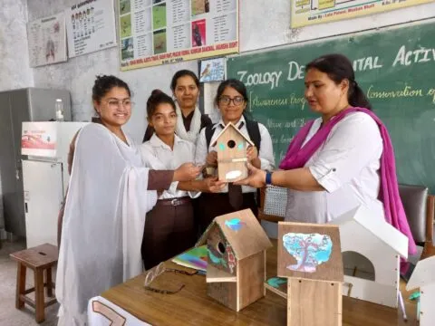 हल्द्वानी: महिला महाविद्यालय से जंतु विज्ञान की छात्राओं ने दिया गौरैया संरक्षण का संदेश