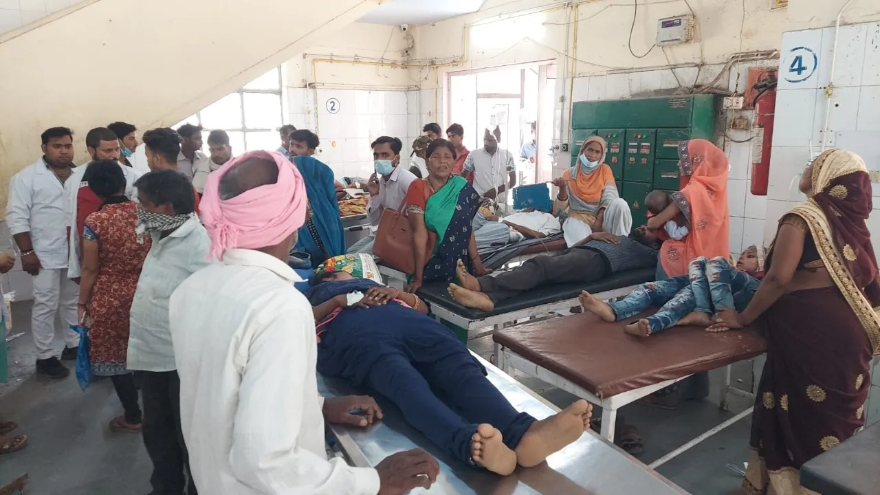 शाहजहांपुर: मेडिकल कॉलेज में स्ट्रेचर पर होते मिला इलाज, ईडी हेल्थ खफा, कहा- तत्काल इमर्जेंसी वार्ड बनाएं, सफाई व्यवस्था भी ठीक करें