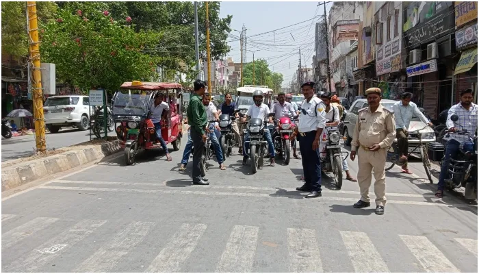 अयोध्या: यातायात जागरूकता अभियान के तहत लोगों को किया गया जागरूक