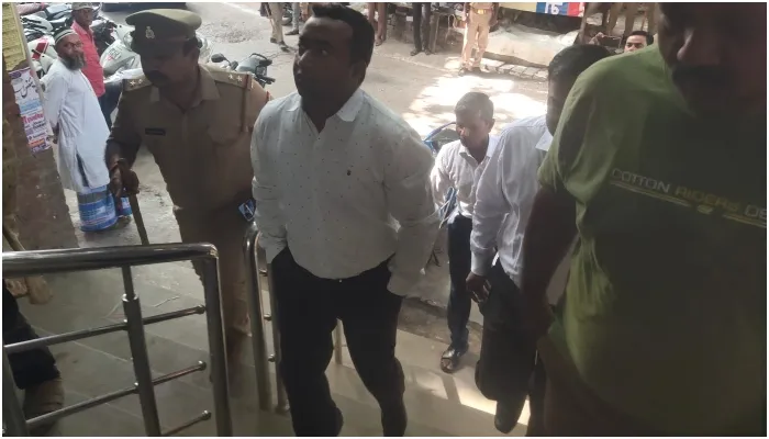 अयोध्या: धर्मगुरुओं व प्रशासन ने गंगा-जमुनी तहजीब पर नहीं आने दी आंच, सीसीटीवी फुटेज से जारी तलाश