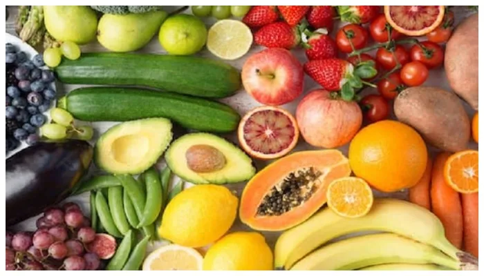 अयोध्या: चार रुपए में कैसे बांटे स्कूल में बच्चों को सेब, केला, अंगूर?