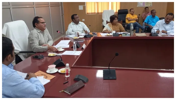 अयोध्या विजन की समीक्षा के दौरान भड़के मंडलायुक्त, कहा- परियोजनाओं की रिपोर्टिंग में अधिकारियों ने की खानापूर्ति