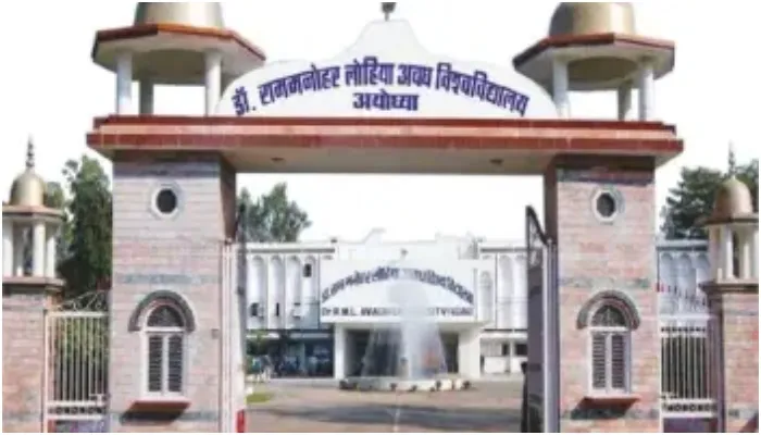 अयोध्या: कुलपति ने अंबेडकरनगर में परीक्षा केन्द्रों का किया निरीक्षण, तीन परीक्षार्थी नकल करते धरे गए
