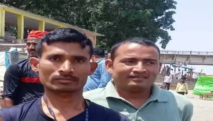 अयोध्या : सरयू में डूबते पिता-पुत्री को गोताखोरों ने बचाया
