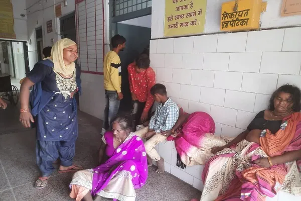 मुरादाबाद : बेकाबू ट्रैक्टर-ट्रॉली पलटी, दो दर्जन से अधिक श्रद्धालु घायल, काशीपुर से चैती का मेला देखकर लौट रहे थे घर