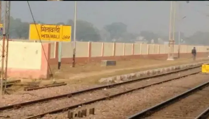 आगरा: ट्रेन के आगे कूदा प्रेमी जोड़ा, युवती की मौत, युवक की हालत गंभीर