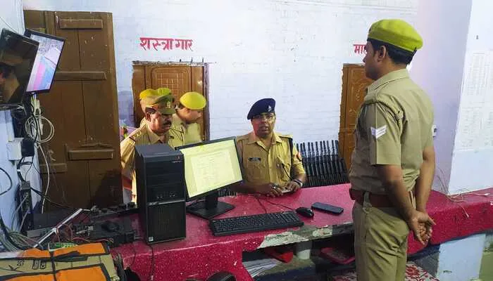 बहराइच : एएसपी ग्रामीण का पुलिसकर्मियों को निर्देश,कहा थाना परिसर में गंदगी मिली तो होगी कार्रवाई