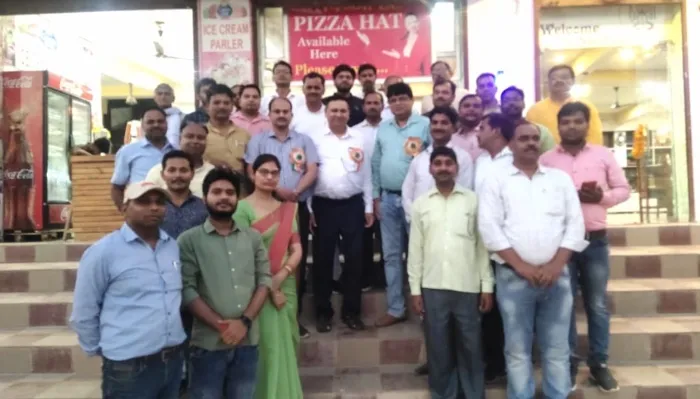 रायबरेली: अनिल त्रिपाठी का सात साल का कार्यकाल हुआ समाप्त, गुरुजनों ने नम आंखों से दी विदाई