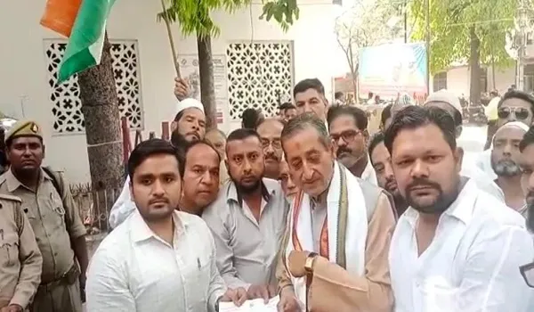 मुरादाबाद : ‘सांप्रदायिक सौहार्द बिगाड़ने वालों पर हो कार्रवाई’, कांग्रेसियों ने कलेक्ट्रेट पर प्रदर्शन कर की मांग