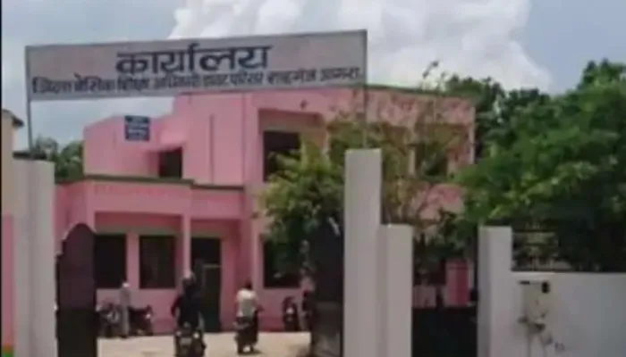 आगरा: 123 स्कूलों के हेडमास्टरों को जारी हुई नोटिस, रोका गया वेतन