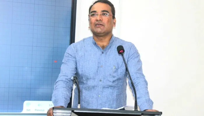 इलाज के साथ स्वास्थ्य जागरूकता का भी विज्ञान है योग : डॉ. विनय