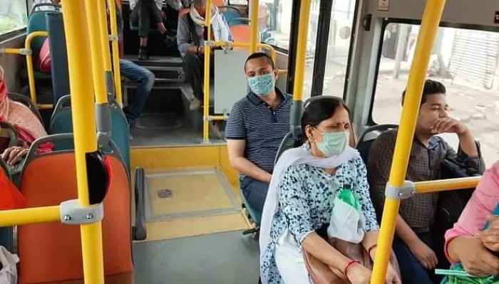 कानपुर: मंडलायुक्त ने आम आदमी बनकर ई-बसों का किया औचक निरीक्षण, लापरवाही पर व्यक्त की नाराजगी, 4 पर की कार्रवाई