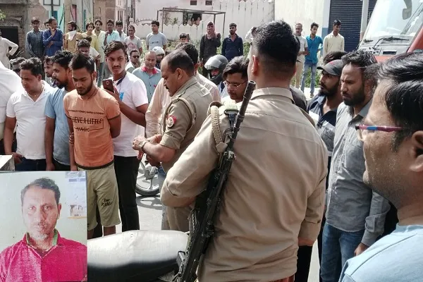 अमरोहा : मातम में बदलीं खुशियां, भाई की शादी के कार्ड बांटकर घर लौट रहे युवक की सड़क हादसे में मौत