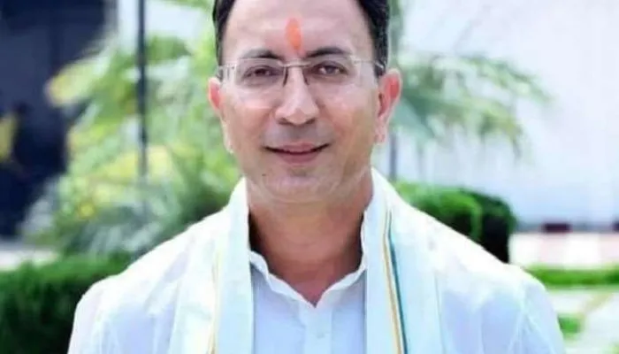 लखनऊ: सड़कों को अभियान चलाकर अतिक्रमण मुक्त कराने के दिए निर्देश