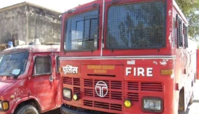 आगरा: जूता फैक्ट्री में लगी भीषण आग, लाखों का हुआ नुकसान