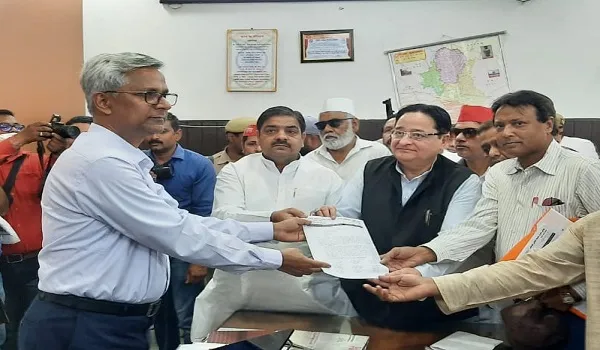 मुरादाबाद : डीएम से मिले सपा सांसद डॉ. एसटी हसन, सांप्रदायिक सौहार्द बिगाड़ने वालों पर की कार्रवाई की मांग