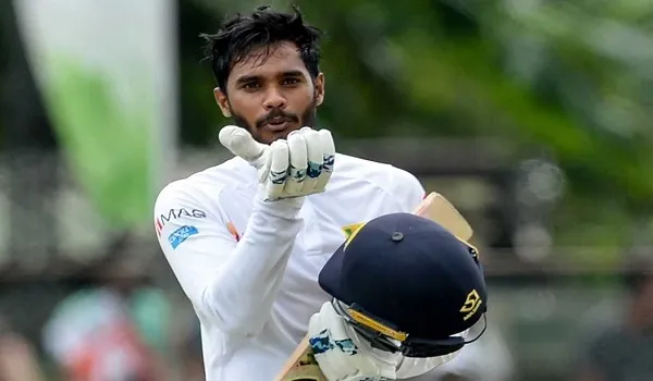 श्रीलंकाई खिलाड़ी धनंजय डी सिल्वा को विराट कोहली ने दिया स्पेशल गिफ्ट, लिखा भावुक पोस्ट