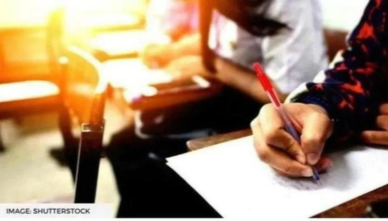 मुरादाबाद : भाजपा नेता के स्कूल में लिखी जा रही थी कापियां, एसटीएफ की दबिश में हुआ खुलासा