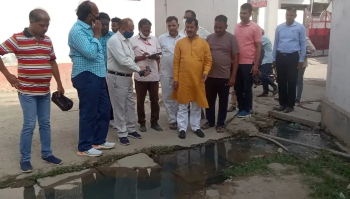 अयोध्या: अश्विनीपुरम वार्ड का मेयर ने किया निरीक्षण, जन समस्याओं के निवारण का दिया निर्देश