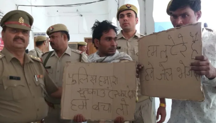 योगी सरकार और पुलिस प्रशासन  के खौफ के बीच दो लुटेरों ने किया सरेंडर, कहा- हम लुटेरे हैं, हमें जेल भेज दो
