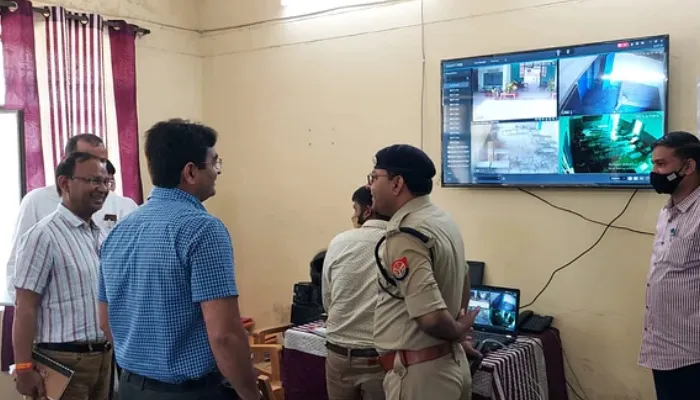 लखनऊ: प्रशासन ने पेपर लीक समस्या का निकाला हल, अब केंद्रों पर लगाया जाएगा हाईस्पीड प्रिंटर