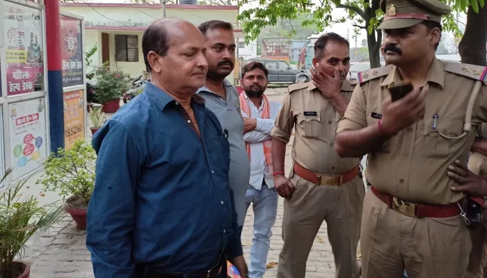 बाराबंकी: प्रधानाचार्य को छात्रा से बदसलूकी करना पड़ा भारी, पद से धोना पड़ा हाथ, जानें पूरा मामला