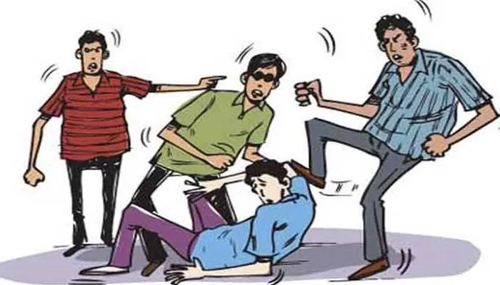 हरदोई: साइकिल खड़ी करने को लेकर हुआ विवाद , दबंगों ने कोचिंग संचालक को पीटा