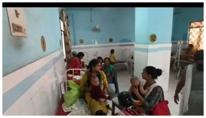 बहराइच: उल्टी और दस्त से ग्रसित मासूम पहुंच रहे जिला अस्पताल, मरीजों को नहीं खाली मिल रहा बेड