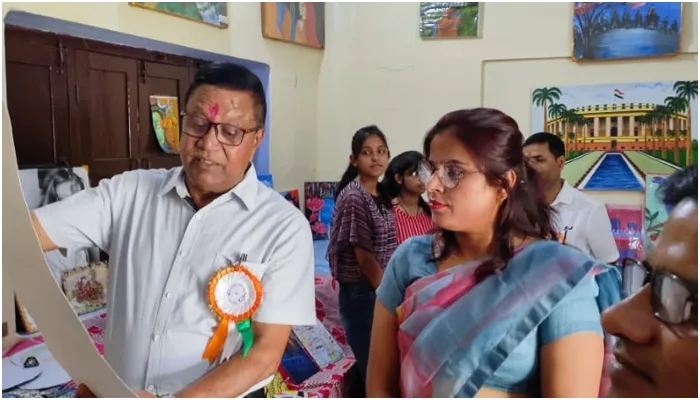बहराइच: किसान डिग्री कॉलेज में हुआ ‘आत्मनिर्भर भारत प्रदर्शनी’ का आयोजन, अभिलाषा को मिला प्रथम स्थान